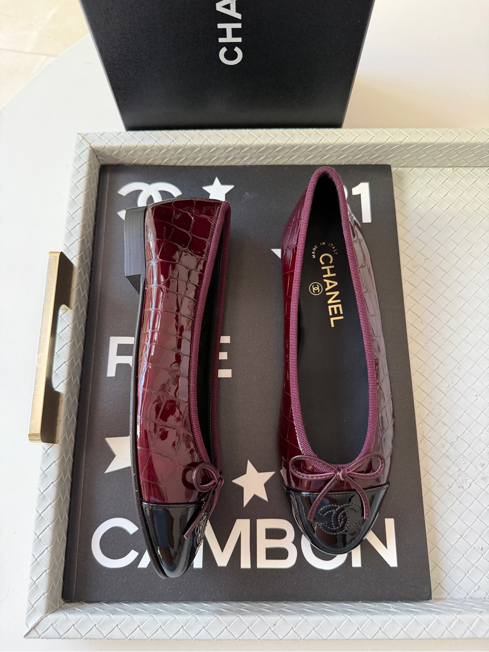 Chanel 26A Burgundy Croc Embossed Patent Metiers Black Cap Toe Ballet Flats 41 - Picture 8 of 17